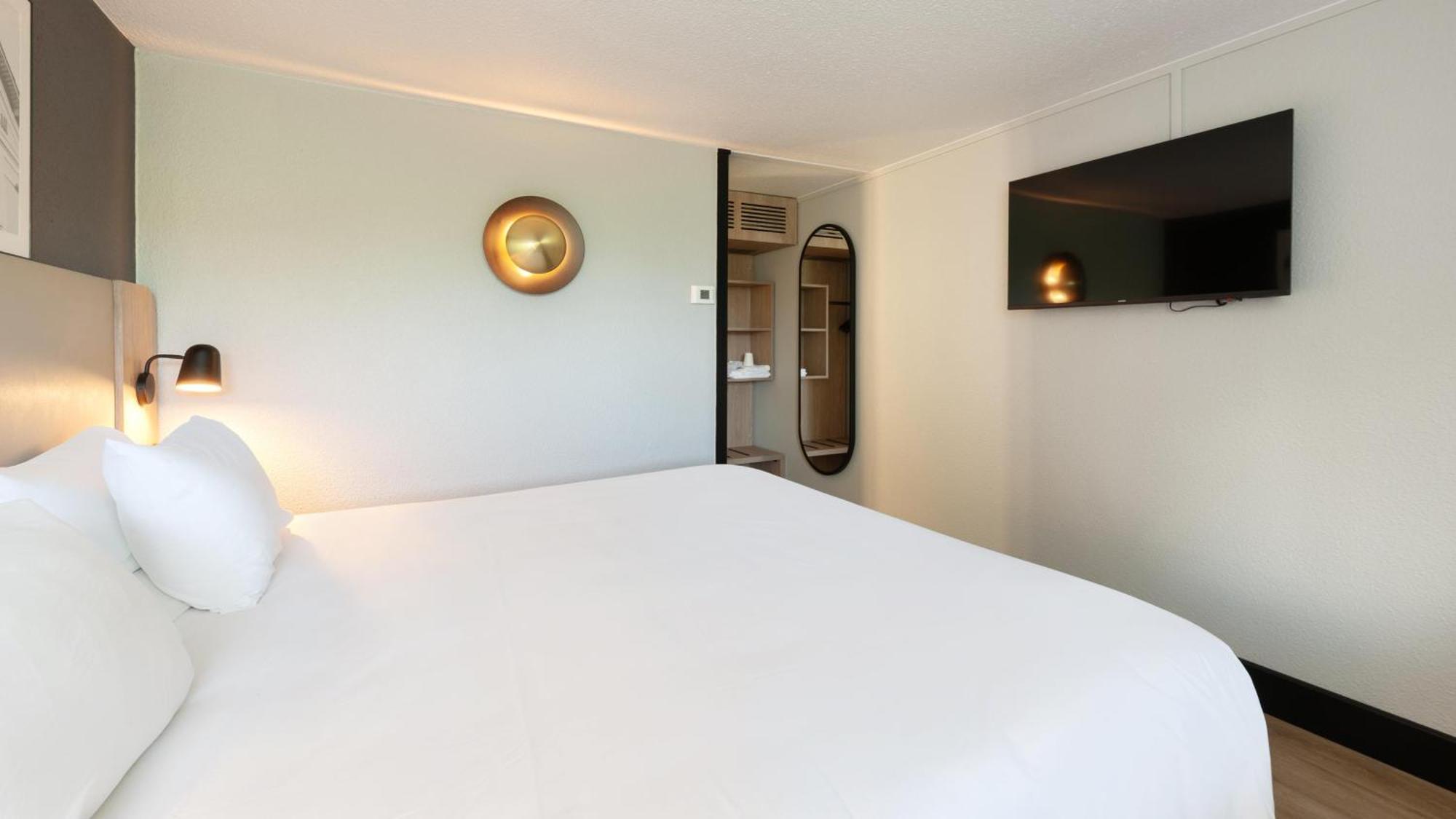 Hotel Campanile Argenteuil Exterior foto